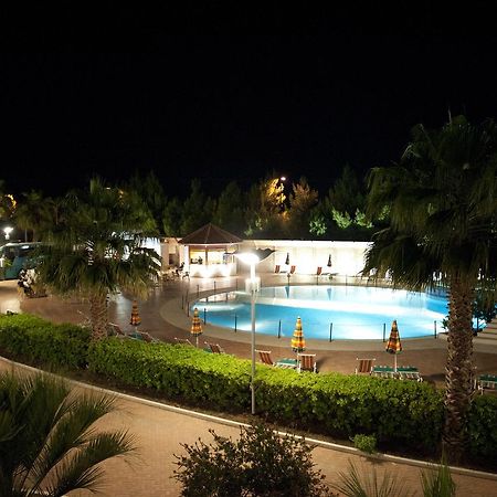 Oasiclub Hotel - Appartamenti 维耶斯泰 外观 照片