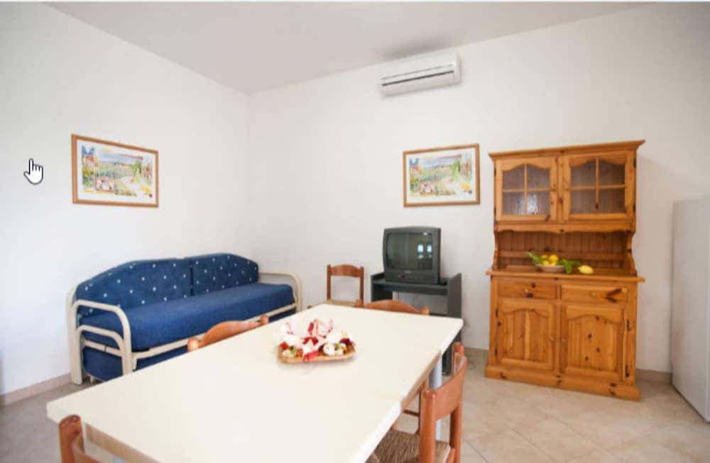Oasiclub Hotel - Appartamenti 维耶斯泰 外观 照片